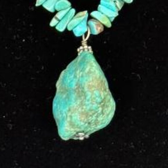 Chips Turquoise Necklace with Nugget Stone - Picture 6 of 6